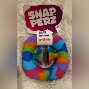 Toysmith Snapperz Rainbow Fidget Toy, Grab, Snap, Smile, Repeat Brand New